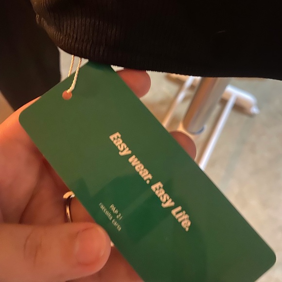 SHEIN Black Ribbed Turtleneck Crop Top - Picture 3 of 3